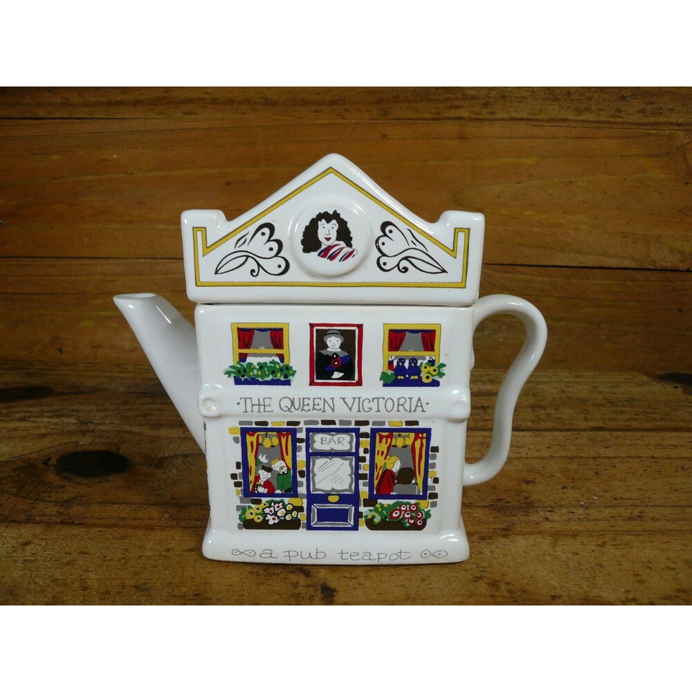 THE QUEEN VICTORIA English Life Teapots WADE ENGLAND Porcelain Teapot